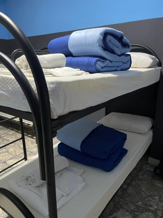 Posto Letto in Dormitorio Maschile con Bagno in Comune